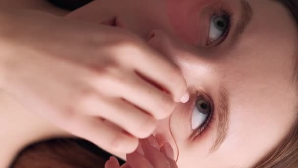 Vertikální Video Náplasti Zotavení Péče Pod Očima Aging Léčba Obličejová — Stock video
