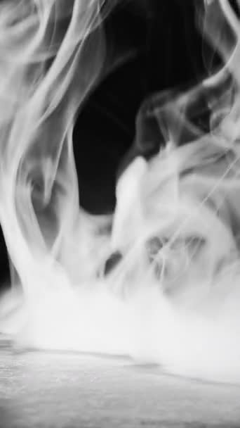Vertikální Video Kouřová Pára Suchý Led Vlna Výparů Bílá Pára — Stock video