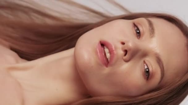 Vídeo Vertical Belleza Piel Cosmetología Natural Cuidado Piel Hidratación Mujer — Vídeo de stock