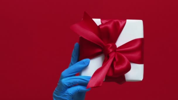 Vidéo Verticale Livraison Cadeaux Offrande Actuelle Mains Humaines Méconnaissables Dans — Video