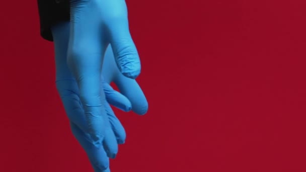 Pystysuora Video Ojennan Lahjoja Epidemialahjoja Joukko Kädet Sininen Suojakäsineet Vastaanotetaan — kuvapankkivideo