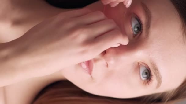 Vídeo Vertical Manchas Colagénio Tratamento Facial Cuidado Com Pele Rugas — Vídeo de Stock
