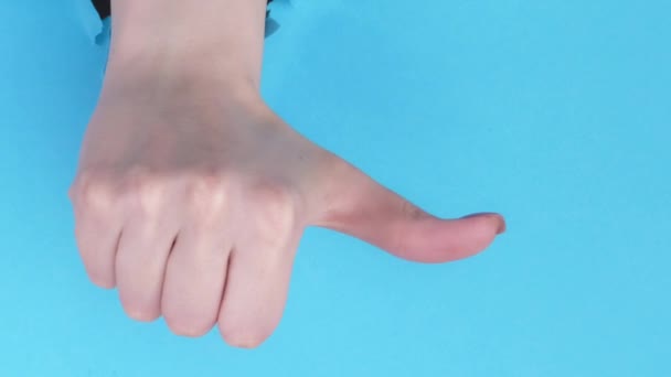 Pionowe Wideo Zatwierdzenie Świetna Robota Wspaniałe Kobieta Ręka Pokazuje Kciuk — Wideo stockowe