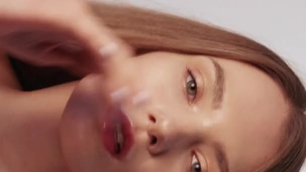 Vídeo Vertical Modelagem Beleza Fotografia Facial Mulher Modelo Moda Profissional — Vídeo de Stock