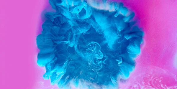 Mürekkep Bulutu Hipnotik Patlama Pembe Suda Mavi Boya Damlası Soyut — Stok fotoğraf