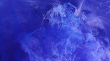 Dikey video. Renkli duman arka planı. Sihirli bulut. Mavi parıltılı buhar hipnotik gizemli patlama illüzyonu soyut patlama dumanı yaratıcı fantezi sanatını yaydı.
