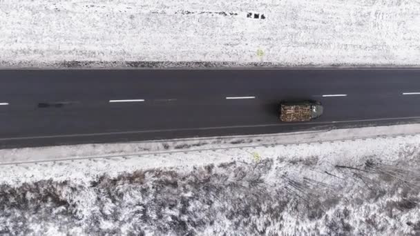 Vertikal Video Snöig Flygväg Vinterlandskap Vit Fryst Asfalterad Bana Med — Stockvideo