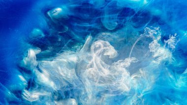 Mürekkep sıçrama arkaplanı. Sihir. Mavi beyaz sis bulutu büyüleyici bir şekilde parlayan parlak fantezi buhar rengi sanatı harmanlıyor..