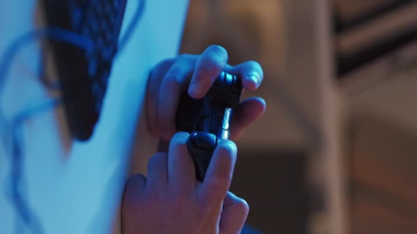 Pionowe Wideo Hazardzista Cyber Zabawa Nocna Rozrywka Nierozpoznawalne Casual Facet — Wideo stockowe