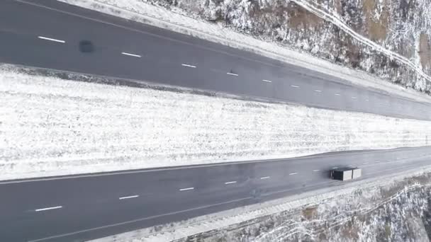 Vídeo Vertical Vista Inverno Drone Pavimento Estrada Nevado Branco Congelado — Vídeo de Stock