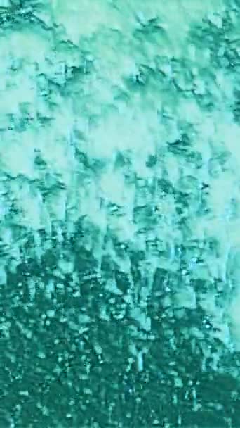 Pionowe Wideo Bubbles Tekstury Spadające Krople Płyn Gazowany Nieostry Sian — Wideo stockowe