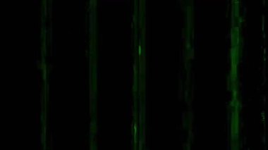 Arıza sesi. Bilgisayar bozulması. Geçiş efekti. Yeşil mavi pikselli tahıl çizgileri koyu siyah soyut boş alan arkaplanı üzerindeki nesneleri gösterir.