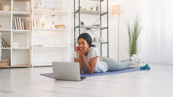 Laptop Video Call Online Workout Internet Communication Joyful Woman Talking — Stock Photo, Image