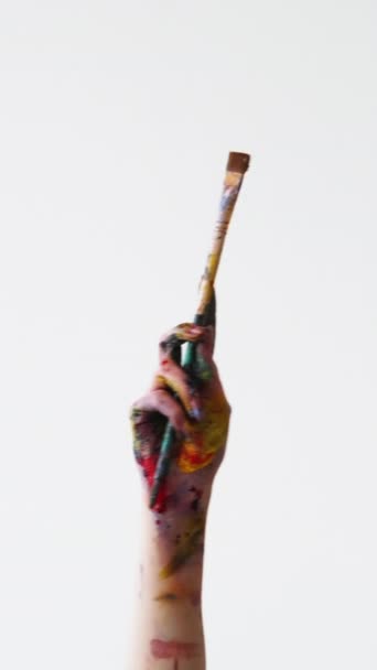 Вертикальне Відео Малювання Пензлем Інструменти Малювання Жінка Художник Рука Тримає — стокове відео