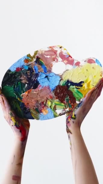 Κάθετο Βίντεο Παλέτα Ζωγραφικής Εργαλείο Τέχνης Γυναίκα Καλλιτέχνης Χέρια Κρατώντας — Αρχείο Βίντεο