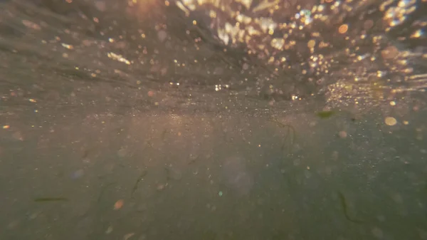 Pod Hladinou Struktura Moře Sluneční Světlo Bublinami Stoupá Oceánu Abstraktní — Stock fotografie