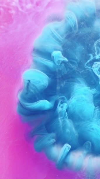 Vertikales Video Tintentropfen Hintergrund Buntes Treiben Hypnotisch Dynamischen Blauen Rauch — Stockvideo