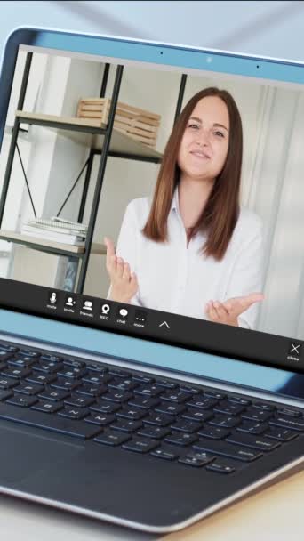 Κάθετο Βίντεο Εικονική Συνάντηση Συνέδριο Διαδικτύου Laptop Χαμογελαστή Γυναίκα Των — Αρχείο Βίντεο