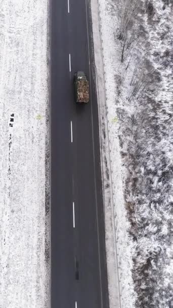 Vídeo Vertical Estrada Neve Aérea Paisagem Inverno Pista Asfaltada Congelada — Vídeo de Stock
