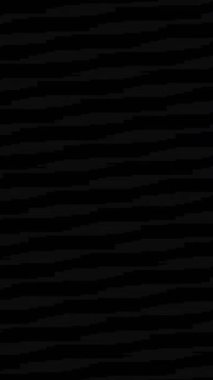 Dikey video. Arıza örtüsü. Statik gürültü. Dijital bozulma. Beyaz parıldayan çizgiler eserler koyu siyah soyut arka planda titreşiyor.