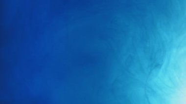 Renk dumanı. Mürekkep suyu. Yüzen buhar. Mavi bulut hareketi dokusu soyut sanat kopyalama arkaplanı.