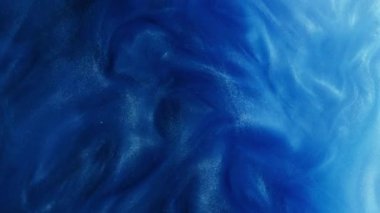Parlak duman dokusu. Mürekkep suyu. Mavi renk parıldayan parıltılar yüzen boya sıvısı sis hareket dekoratif soyut sanat arka planı.