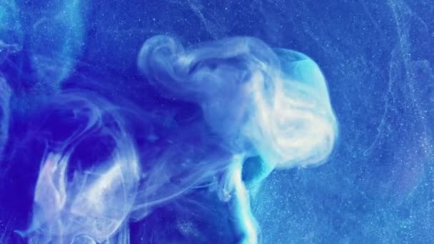 Tintenwasserschuss Farbspritzer Unterwasser Explosion Blaue Farbe Glühend Glänzend Glitzernd Rauch — Stockvideo