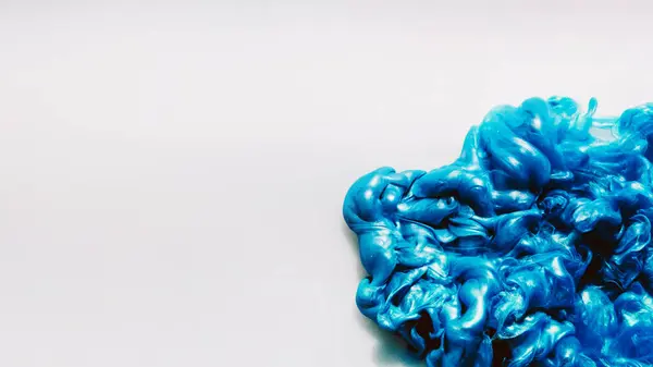 Pintura Salpicada Nuvem Fluida Água Com Tinta Cor Azul Brilhante — Fotografia de Stock