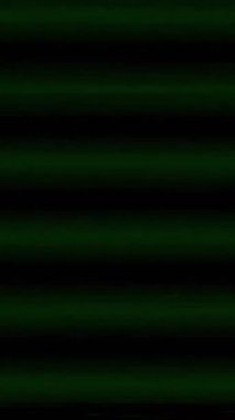 Dikey video. Gerçek analog arıza. VHS kaseti geri sar. Koyu siyah soyut serbest alan arkaplanı üzerinde yeşil kırmızı beyaz tahıl dokusu titreşiyor.