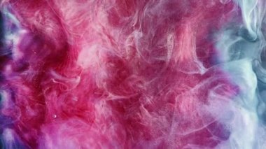 Suyun içine boya damlıyor. Parıltı sıçraması. Patlama bulutu. Kırmızı mavi renk parlak duman dalgası hareket açıcı yaratıcı soyut sanat arka planı.
