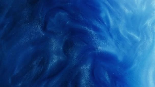 Glitzernder Rauch Tintenwasser Blaue Farbe Glühend Funkelt Schwimmende Farbe Flüssigkeit — Stockvideo