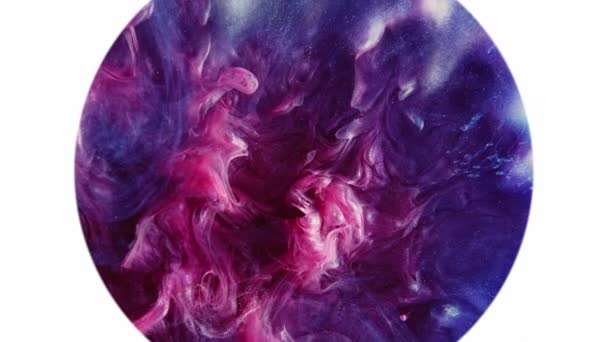 油漆飞溅 墨水掉了紫色 闪烁着浓烟 在白色抽象艺术背景下被隔离的圆形框架内爆炸 — 图库视频影像