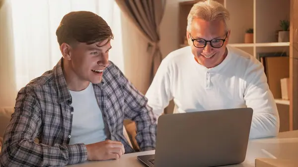 Family Leisure Internet Bidding Online Auction Happy Father Son Watching — Stock Photo, Image