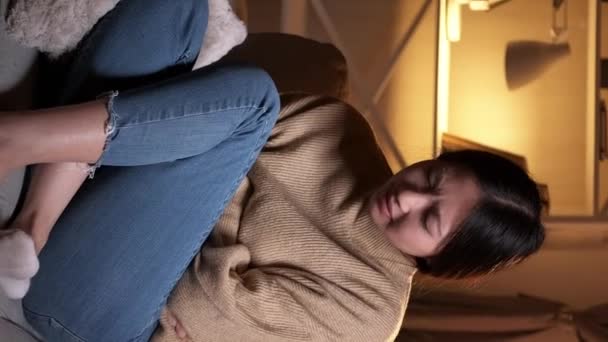Vidéo Verticale Pms Crampes Douleurs Menstruelles Règles Féminines Troublé Malaise — Video