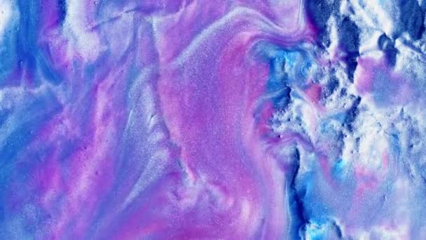 グリッターフロー インク水の波 ピンクの青い虹彩色の勾配の光沢があるペンキのこぼれの混合の動的質の表面抽象的な芸術の背景 — ストック動画