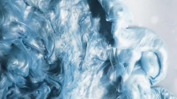 Падіння Чорнила Блискуча Димова Хмара Синій Колір Світиться Мерехтливою Фарбою — стокове відео