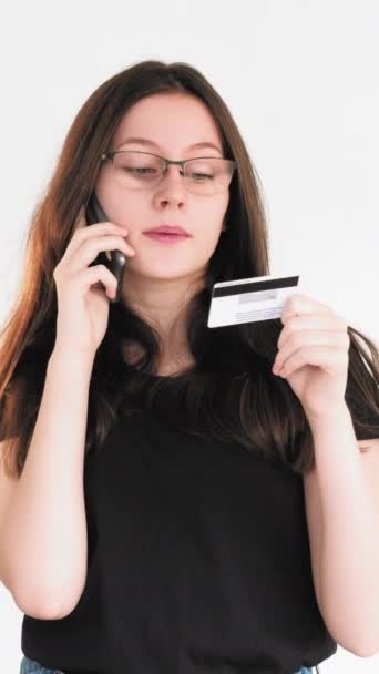 Vertikal Video Mobila Banktjänster Bokningstjänst Personuppgifter Kund Kvinna Med Kreditkort — Stockvideo