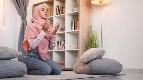 Praying Muslim Islam Religion Allah Worship Faithful Woman Hijab Reading Imagens Royalty-Free