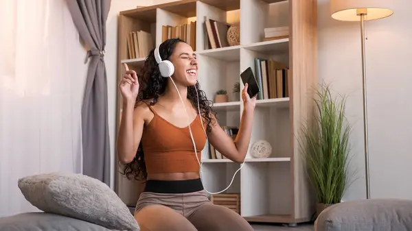 Music Energy Home Joy Sound Technology Happy Amused Smiling Woman Imagem De Stock