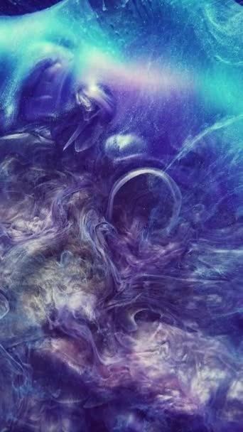 Вертикальное Видео Всплеск Краски Чернильная Капля Подводный Взрыв Фиолетовый Синий — стоковое видео
