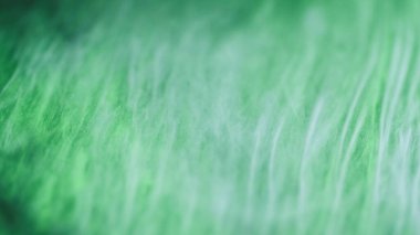 Bulanık ışınlar. Parlak arkaplan. Odaklanmamış yeşil renk ışıldayan parçacıklar desen mürekkep dalgası dekoratif soyut sanat.