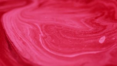 Parıltı hareketi. Parlak bir geçmişi var. Odaklanamayan kırmızı emülsiyon dalgaları pembe karışımlı soyut parlak sanat dokusu suyu..