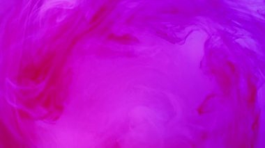 Bulanık sis bulutu. Boya suyu sıçraması. Odaklanmamış neon pembesi, parlayan desen, yüzen sis girdap hareketi, soyut sanat arka planı..