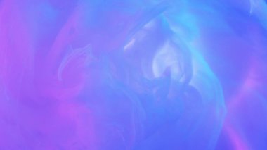 Yanardöner bulut. Mürekkep suyu karışımı. Odaklanmamış neon pembesi renkli parlayan doku sisi yüzen girdap akışı soyut sanat arka planı.