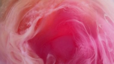 Su karışımı boya. Sis girdabı. Odaklanmamış turuncu pembe renk gradyan sis dokusu dönen dalga hareket eden soyut sanat arkaplanını ortaya çıkarıyor.