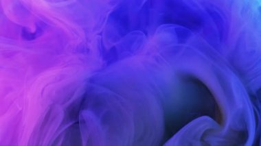 Neon sisi. Boya suyu karışımı. Odaklanmamış floresan pembe renk gradyanı yükselen buhar girdap hareketi soyut sanat arkaplanı.