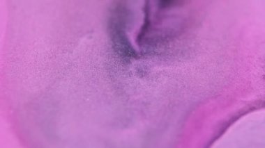 Parlayan dalga. Mürekkep hareketi. Köpüklü sıvı. Parlak soyut boya emülsiyonu. Pembe siyah renk. Sıvı pigment sanat arka planının karışımı..