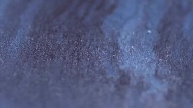 Dalga hareketi. Arkaplan akışı. Parlak emülsiyon mavisi, parlak parçacıkları karıştırır. Hipnotik sıvı boya, ışıldayan madde sanat sıvısını..