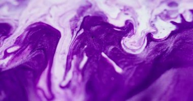 Boya damlası. Parlak mürekkep döküldü. Odaklanmamış mor beyaz renk ışıltılı doku akrilik emülsiyon karışık dalga soyut sanat arka planı.