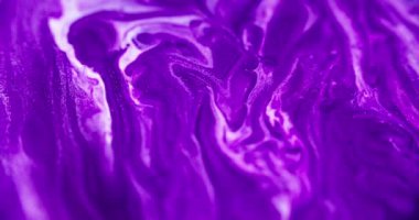 Boya karışımı. Akrilik sim akışı. Odaklanmamış neon beyaz renk parıldayan parçacıklar mermer desen mürekkep dökülmesi soyut sanat arka planı.